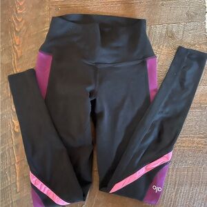 ALO Yoga Women’s Black and Pink Leggings